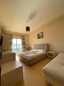 Family Suite with Balcony and Sea View (5 adults) room in Coral Hotel & Resort