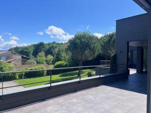 Sejours chez l'habitant Chambres Deluxe dans Villa Les Hauts d-Orfeuille a Beaumont les Valence & Monteleger : Chambre Double avec Salle de Bains Privative