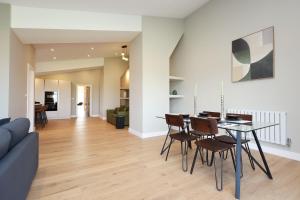 Ground Floor Barn with Hot Tub, Dog Friendly, Sleeps up to 8 close to Monmouth, Ross on Wye, Hay on Wye and Hereford!