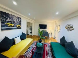 Comfortable Flat Sleeps 6 - Lift Access- Steps from Hyde Park & Marble Arch Station