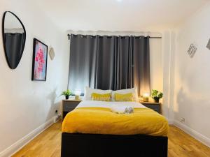 Comfortable Flat Sleeps 6 - Lift Access- Steps from Hyde Park & Marble Arch Station