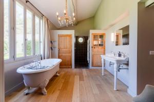 Villas Propriete d-exception - Piscine et Tennis : photos des chambres