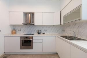 Modern 1BD, beautiful SeaView, Pool & Beach access