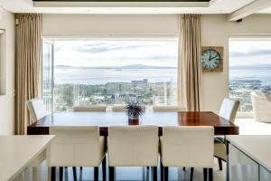 Spacious 3Bed Apt Overlooking Cape Town Panova