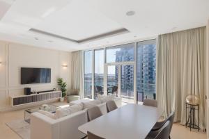 Modern 1BD, beautiful SeaView, Pool & Beach access