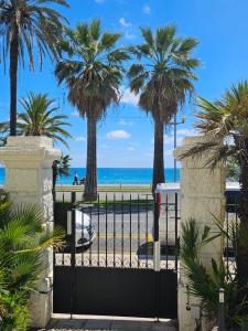 Hotel Flots dAzur Promenade des Anglais