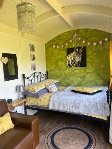 Rhodes To Serenity - Mermaid Shepherds Hut