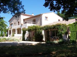 Huswell - Rustic Gite with Pool in Southern France