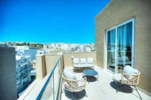 Luxury penthouse with jacuzzi on sun terrace APIC1-2