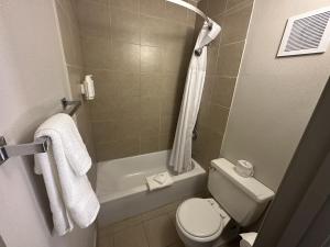 Double Room with Two Double Beds - Non-Smoking room in Farmington Inn