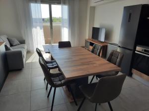Appartement neuf et climatisé, 6 personnes, avec piscine