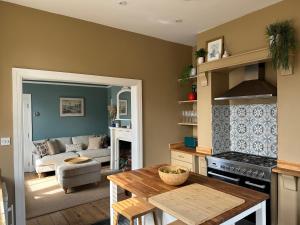 NEW Victorian Residence - sleeps 12