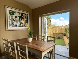NEW Victorian Residence - sleeps 12