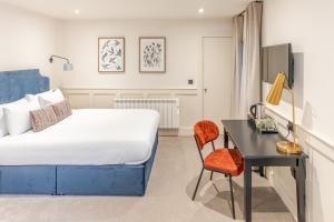 Deluxe Family Room room in Brooks Hotel