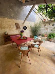 Maisons de vacances Charmante maison de village avec patio FOURQUES 10 minutes a pied d-Arles : photos des chambres