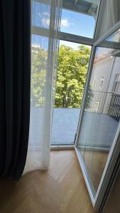 Large Garden-View Balcony Comfort Retreat 1020-Vienna