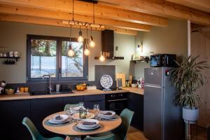 Maisons de vacances Les Gites du O- Foret-Gite O-rizon avec bain nordique et magnifique vue sur la plaine du forez : photos des chambres