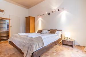 Elegant 2BR City Retreat Prime Central Location