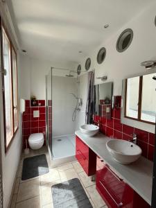 B&B / Chambres d'hotes Couleurs de la vie - Chambres d-Hotes et Gite : Chambre Double avec Salle de Bains Privative