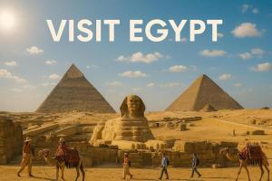 Retro Chic Pyramids View Museum Walking Distance