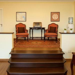 Retro Chic Pyramids View Museum Walking Distance