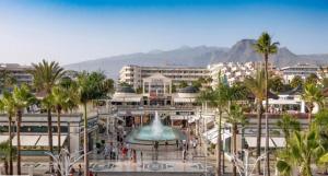 Central location P, terrace with pool view, sunny, quiet, wifi