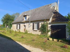Gîte LAnge Blanc 12 chambres, 28 personnes, piscine couverte chauffée