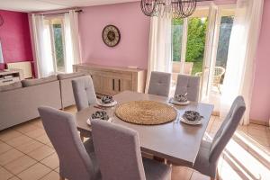 Maisons de vacances Maison spacieuse avec jardin : photos des chambres