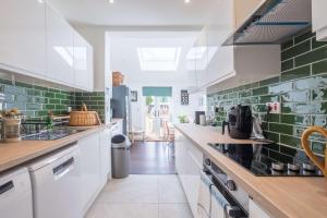 Modern 4-Bedroom Detached Home in Central Cambridge with Parking