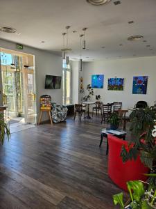 Hotel Flots dAzur Promenade des Anglais