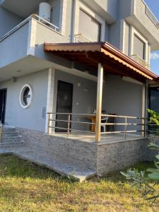 Triplex summer house, new building