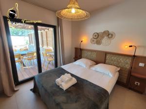 Villas Villa Plein pied 8 pers piscine chauffee privee proche plage San Cipriano Cala Rossa Climatisation WIFI : photos des chambres