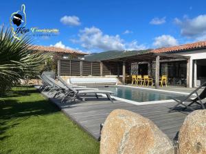 Villas Villa Plein pied 8 pers piscine chauffee privee proche plage San Cipriano Cala Rossa Climatisation WIFI : photos des chambres