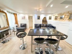 Urban Flat 42 - Game of thrones Apartment