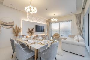 Skyline Serenity Holiday Home I Grand Bleu I Private Beach I Palm Jumeirah, Sea & Sky Views I Infinity Pool I PS5