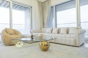 Skyline Serenity Holiday Home I Grand Bleu I Private Beach I Palm Jumeirah, Sea & Sky Views I Infinity Pool I PS5