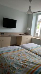 Au pont tournant - A 30m de la Voie bleue - Table dhôtes