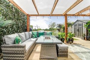 Highest Point in Chester: Hot Tub and Parking