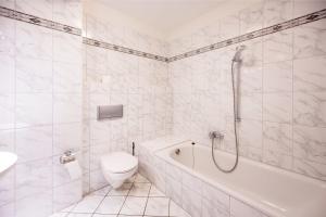 Salzwiesenglueck-im-Haus-zwischen-den-Wassern