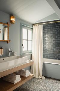 Hotels La Mission Hotel & SPA - l'ile d'Yeu : photos des chambres