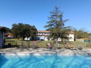 Appartements Domaine du Flamand - Gites du Flamand cote Piscine : photos des chambres