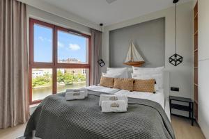 Waterlane Island - Riverview Pool, SPA, Gym & Parking by Downtown Apartments