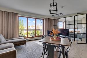 Waterlane Island - Riverview Pool, SPA, Gym & Parking by Downtown Apartments