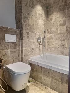 TON THAT THIEP Tropical house Maya Dung