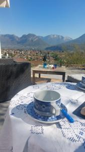 La Soldanelle vue lac et montagnes