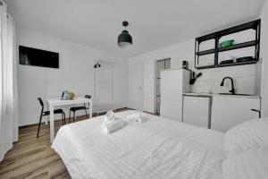 PEARL02 Pearl Arbor Studio 2