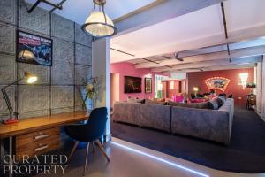 Amazingly Luxurious Loft Apartment, Soho - 3 Bedrooms, 2 Bath & Office