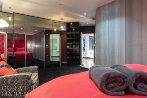 Amazingly Luxurious Loft Apartment, Soho - 3 Bedrooms, 2 Bath & Office