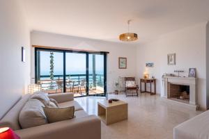 Sonho Azul Apartment by ACasaDasCasas