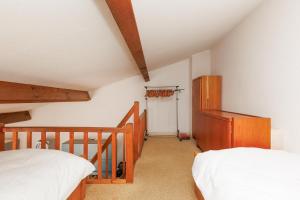 Maisons de vacances L-Eden Vert Bagnols En Foret YourHostHelper : photos des chambres
